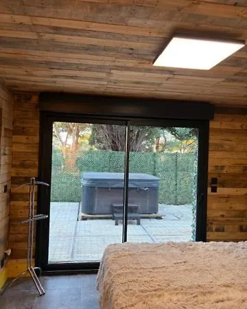 And Spa דירה
